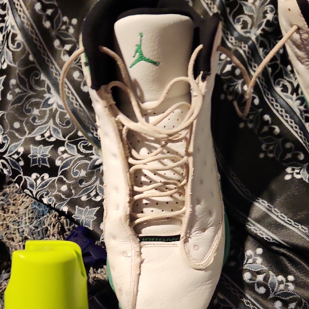 Jordan White and Green Sneakers - Picture 7 of 8